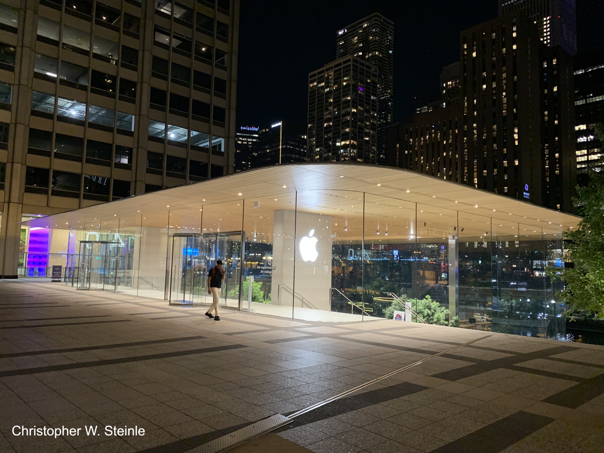 2022-apple-store-chicago-4